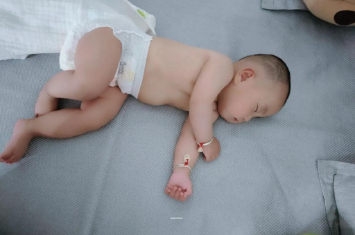 借卵生子咨询五个月宝宝体重